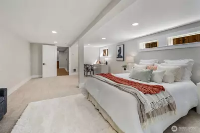 8226 Meridian Avenue N, Seattle, WA 98103 - Photo 28