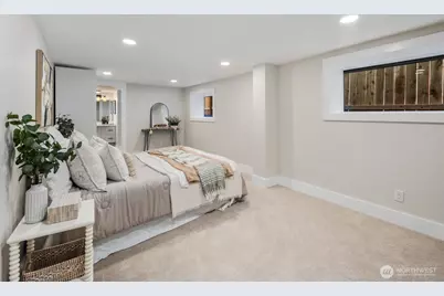 8226 Meridian Avenue N, Seattle, WA 98103 - Photo 30