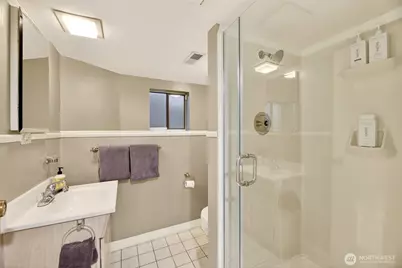 7720 Meridian Avenue N, Seattle, WA 98103 - Photo 24