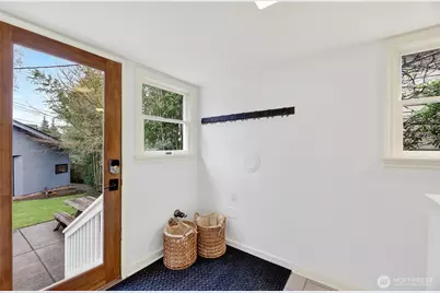7720 Meridian Avenue N, Seattle, WA 98103 - Photo 22