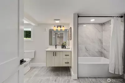 8226 Meridian Avenue N, Seattle, WA 98103 - Photo 32