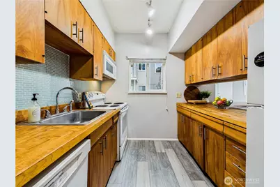 465 Winslow Way E #206, Bainbridge Island, WA 98110 - Photo 6