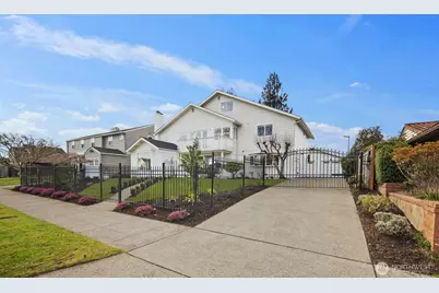 2647 39th Avenue W, Seattle, WA 98199 - Photo 2