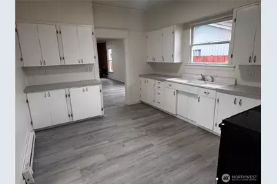 517 Water Street, South Bend, WA 98586 - Photo 2