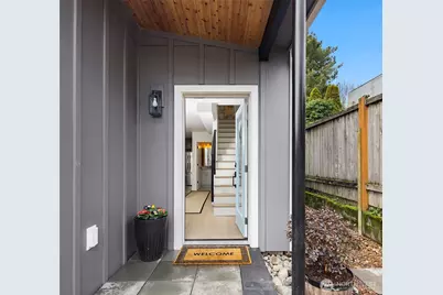 7521 12th Avenue NW, Seattle, WA 98117 - Photo 2