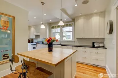 2221 22nd Avenue E, Seattle, WA 98112 - Photo 8