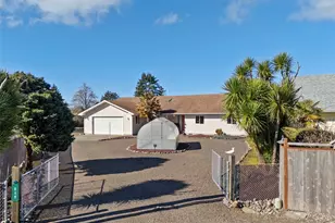 643 Quinault Ave SE, Ocean Shores, WA 98569 - Photo 2