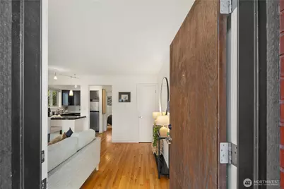 7106 California Avenue SW #101, Seattle, WA 98136 - Photo 2