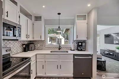 13825 Fender Drive, Lynnwood, WA 98087 - Photo 6