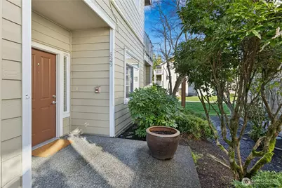 529 241st Lane SE, Sammamish, WA 98074 - Photo 2