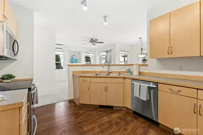 529 241st Lane SE, Sammamish, WA 98074 - Photo 14