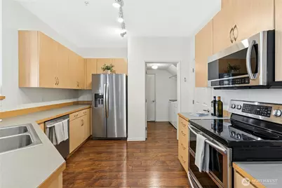 529 241st Lane SE, Sammamish, WA 98074 - Photo 10