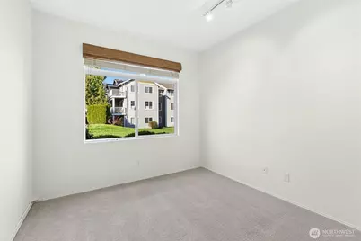 529 241st Lane SE, Sammamish, WA 98074 - Photo 22