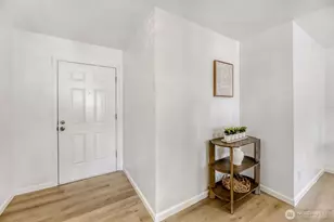 901 Marine View Dr, Everett, WA 98201 - Photo 4