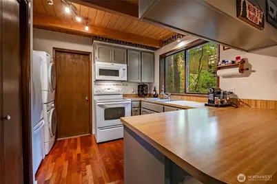 7082 Olympus Way, Glacier, WA 98244 - Photo 10