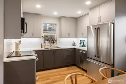 2110 N 43rd Street, Seattle, WA 98103 - Photo 10