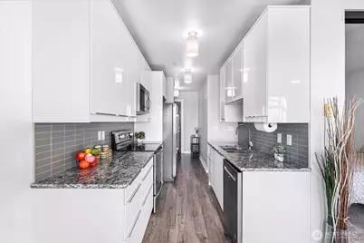 655 Crockett Street #B304, Seattle, WA 98109 - Photo 10