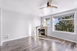 655 Crockett St, Seattle, WA 98109 - Photo 2