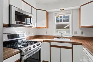 2403 N 44th St, Seattle, WA 98103 - Photo 4