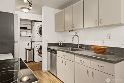 10501 8th Avenue NE #406, Seattle, WA 98125 - Photo 10