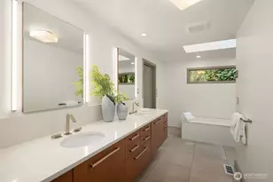 7640 NE 32nd St, Medina, WA 98039 - Photo 16