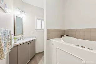 1816 Day Island Blvd W, University Place, WA 98466 - Photo 14