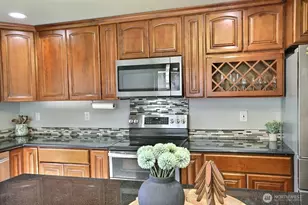 14512 2nd Ave E, Tacoma, WA 98445 - Photo 2