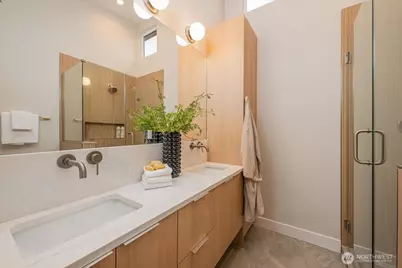 11740 Phinney Avenue N, Seattle, WA 98133 - Photo 22