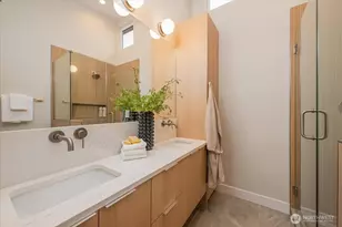 11740 Phinney Ave N, Seattle, WA 98133 - Photo 22