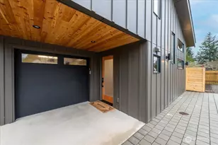 11740 Phinney Ave N, Seattle, WA 98133 - Photo 2