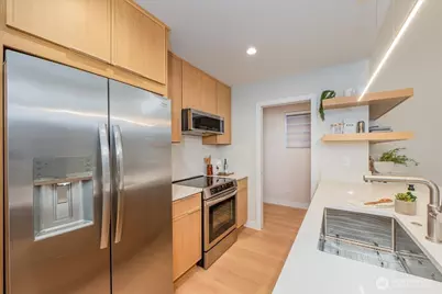 11740 Phinney Avenue N, Seattle, WA 98133 - Photo 8