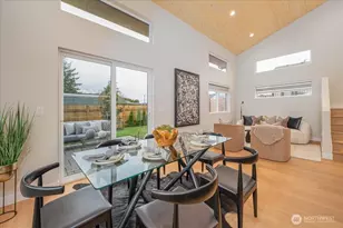 11740 Phinney Ave N, Seattle, WA 98133 - Photo 4