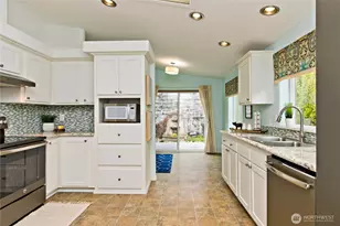 27411 218th Ln SE, Maple Valley, WA 98038 - Photo 10