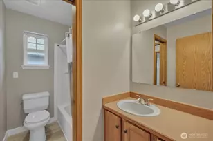 25123 Roberts Dr, Black Diamond, WA 98010 - Photo 18