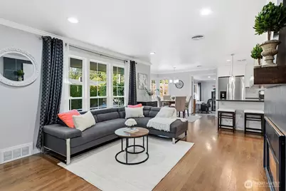 15812 30 Avenue NE, Shoreline, WA 98155 - Photo 4