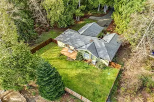 201 Rainier Ln, Port Ludlow, WA 98365 - Photo 2