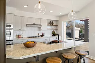 2425 33rd Ave W, Seattle, WA 98199 - Photo 12