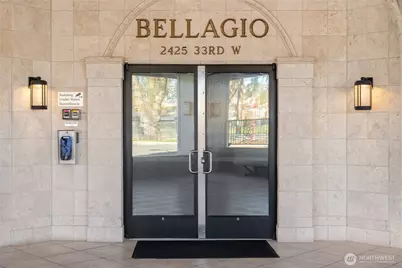 2425 33rd Avenue W #402, Seattle, WA 98199 - Photo 2