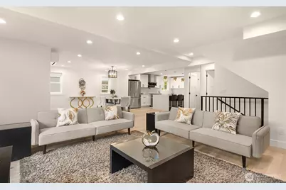 4326 NE 44th Street, Seattle, WA 98105 - Photo 2