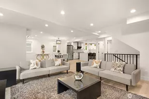 4326 NE 44th St, Seattle, WA 98105 - Photo 2