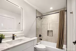 4326 NE 44th St, Seattle, WA 98105 - Photo 18