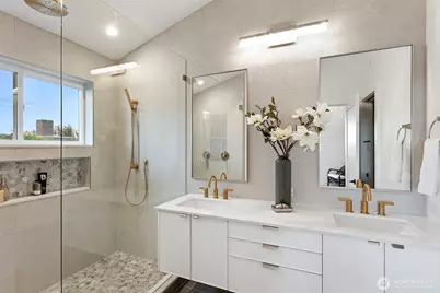 8001 25th Avenue NW, Seattle, WA 98117 - Photo 32