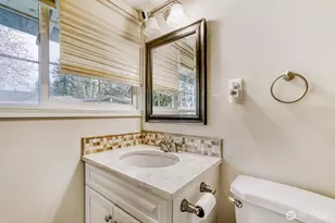 16717 NE 18th St, Bellevue, WA 98008 - Photo 22