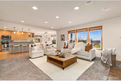 2100 SE 2nd Place, Renton, WA 98056 - Photo 2