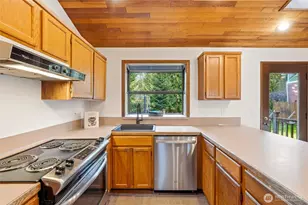 10825 34th Ave SW, Seattle, WA 98146 - Photo 8