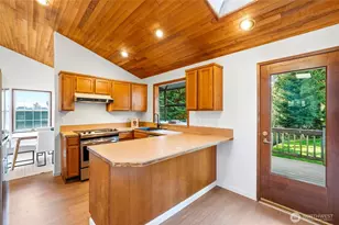 10825 34th Ave SW, Seattle, WA 98146 - Photo 6