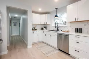 4201 NE 115th St, Seattle, WA 98125 - Photo 10