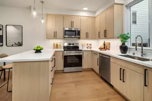 105 NW 39th St, Seattle, WA 98107 - Photo 12