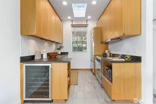 2364 Fairview Ave E, Seattle, WA 98102 - Photo 10