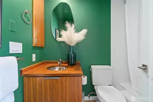 2364 Fairview Ave E, Seattle, WA 98102 - Photo 16